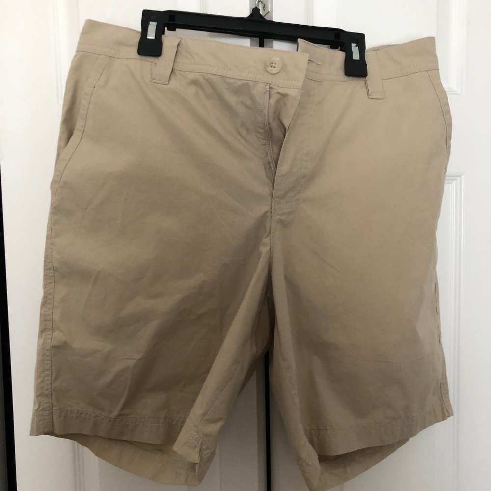 Columbia Men's Tan Shorts